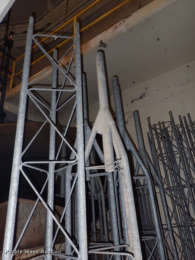 image for item FR9319 Antenna tower sections