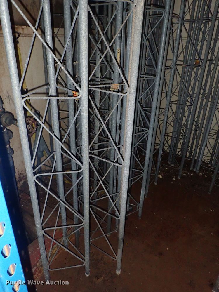 image for item FR9319 Antenna tower sections