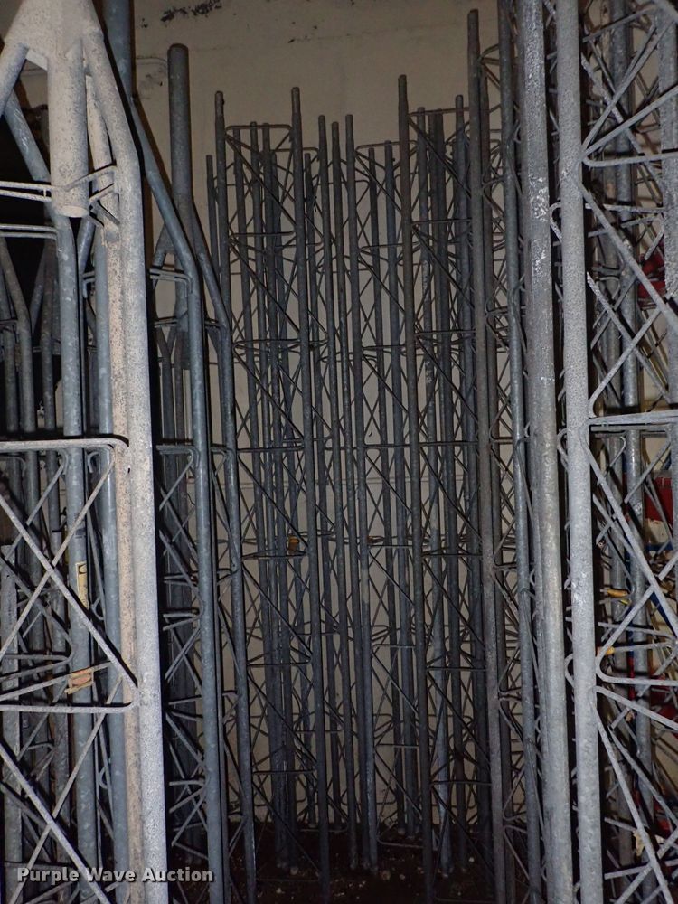 image for item FR9319 Antenna tower sections