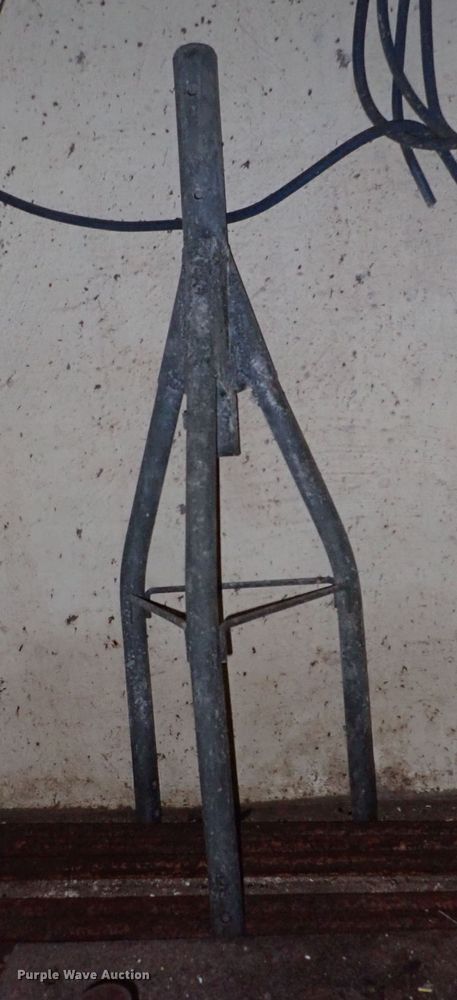 image for item FR9319 Antenna tower sections