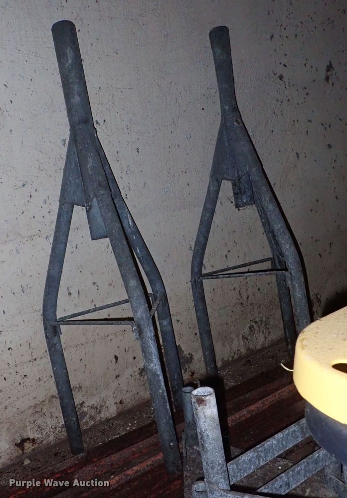 image for item FR9319 Antenna tower sections