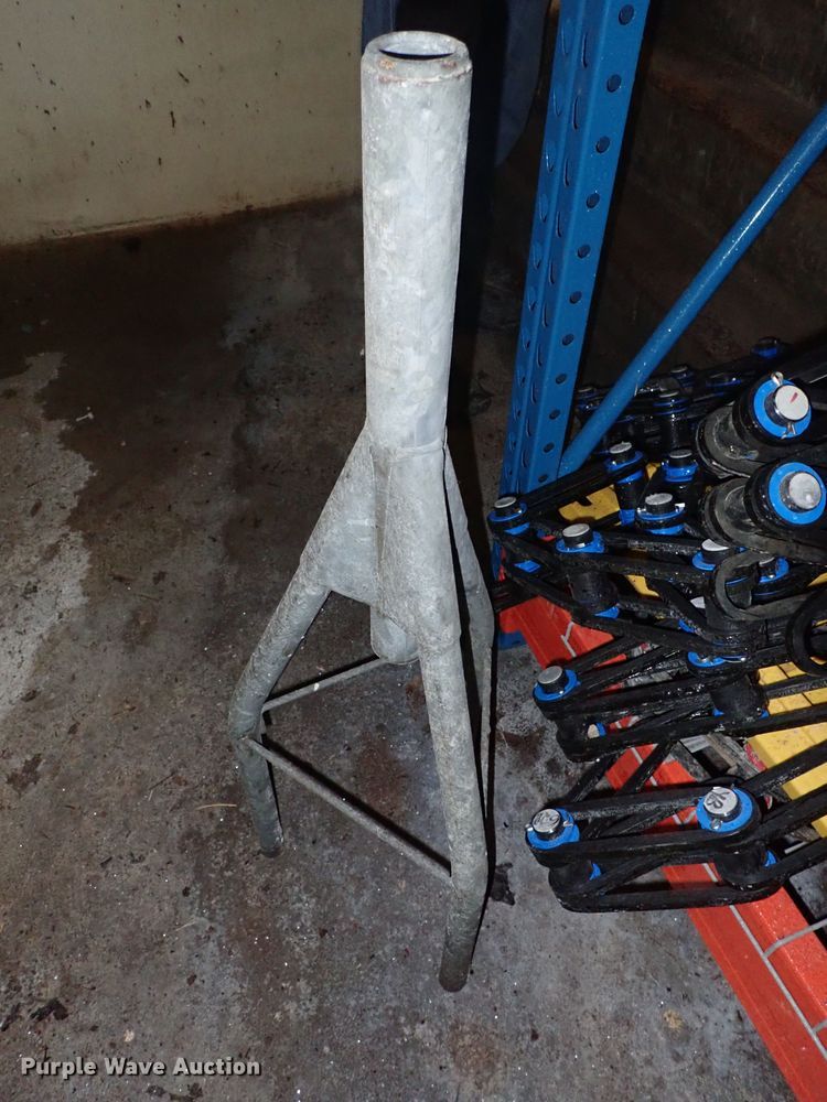 image for item FR9319 Antenna tower sections