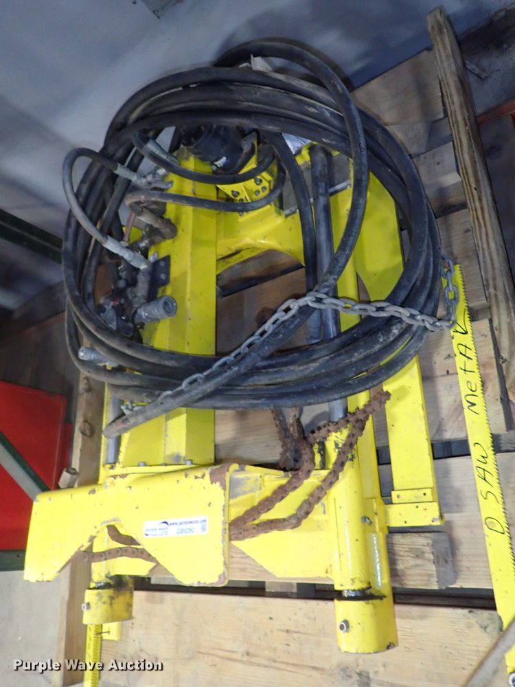 image for item GB9260 Wachs Super D guillotine saw