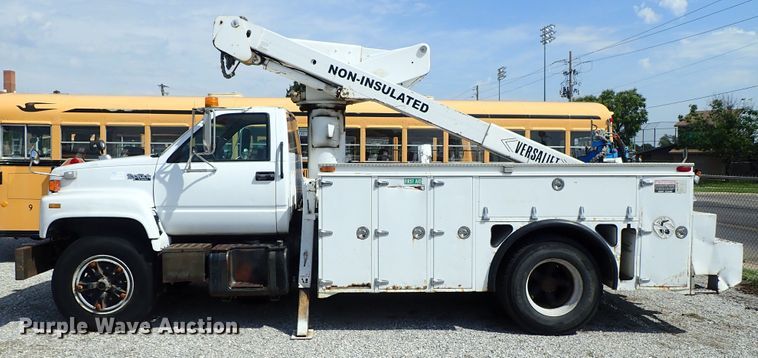 image for item DE0932 1994 GMC TopKick C6500 bucket truck