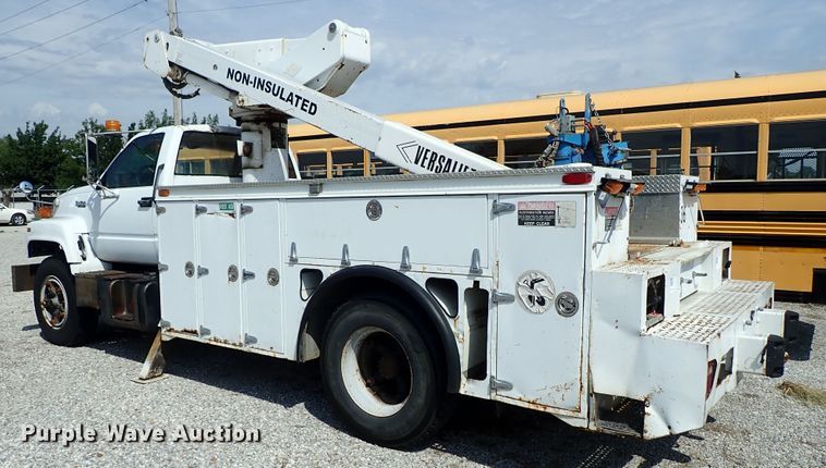 image for item DE0932 1994 GMC TopKick C6500 bucket truck