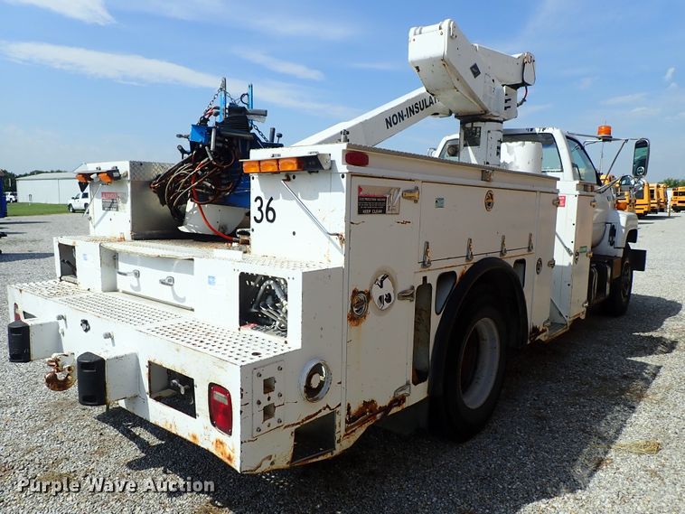 image for item DE0932 1994 GMC TopKick C6500 bucket truck