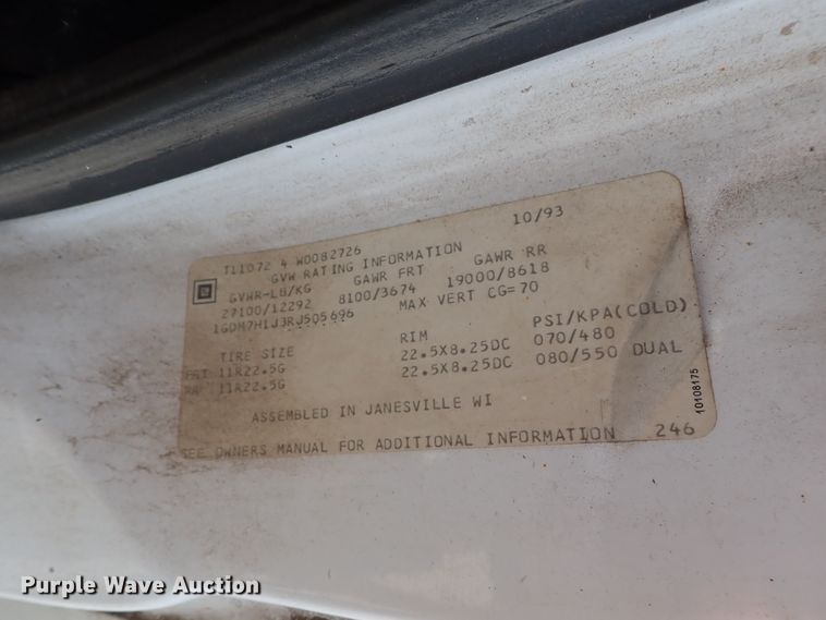 image for item DE0932 1994 GMC TopKick C6500 bucket truck