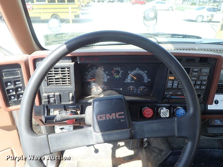 image for item DE0932 1994 GMC TopKick C6500 bucket truck