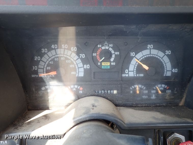 image for item DE0932 1994 GMC TopKick C6500 bucket truck