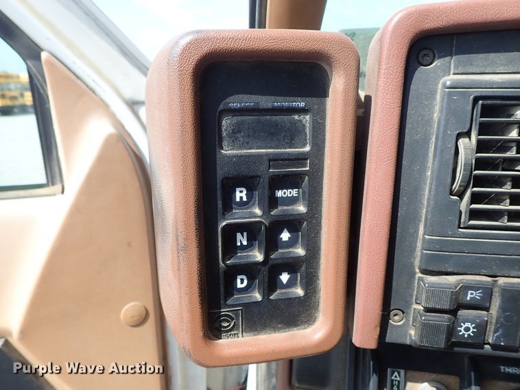 image for item DE0932 1994 GMC TopKick C6500 bucket truck