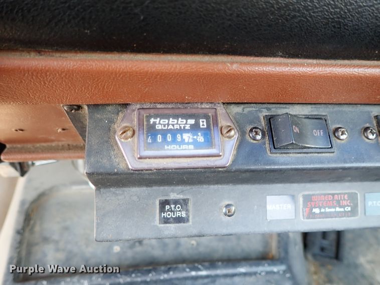 image for item DE0932 1994 GMC TopKick C6500 bucket truck