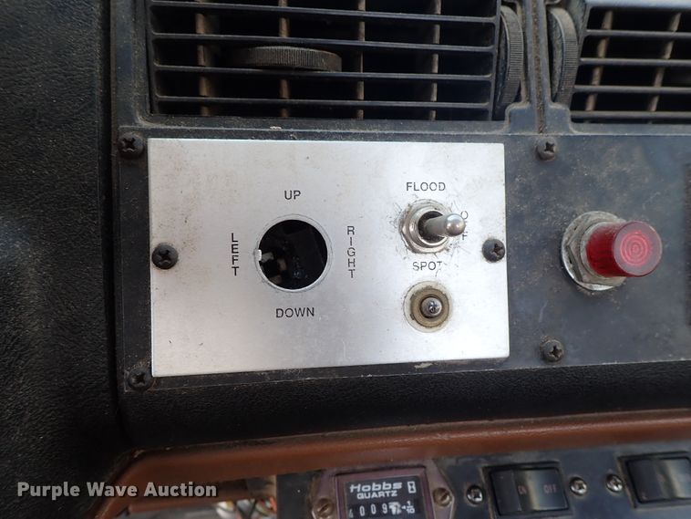 image for item DE0932 1994 GMC TopKick C6500 bucket truck