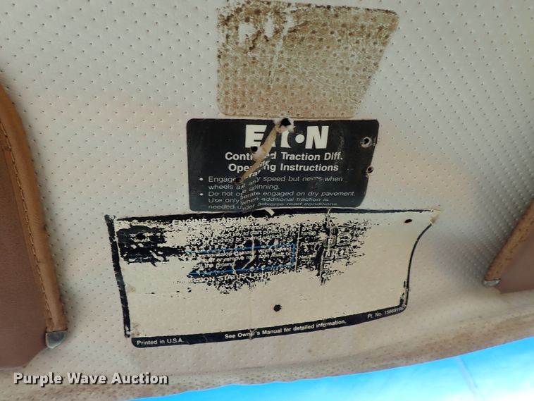 image for item DE0932 1994 GMC TopKick C6500 bucket truck