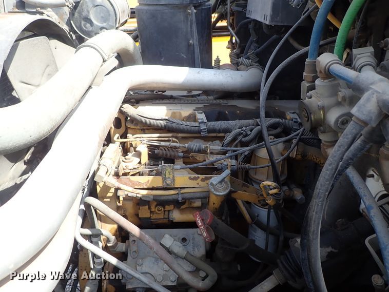 image for item DE0932 1994 GMC TopKick C6500 bucket truck