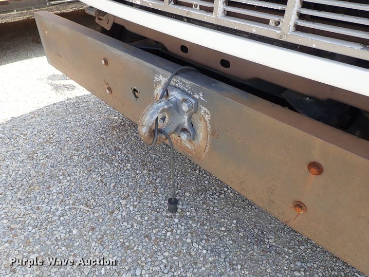 image for item DE0932 1994 GMC TopKick C6500 bucket truck