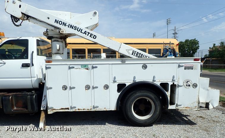 image for item DE0932 1994 GMC TopKick C6500 bucket truck