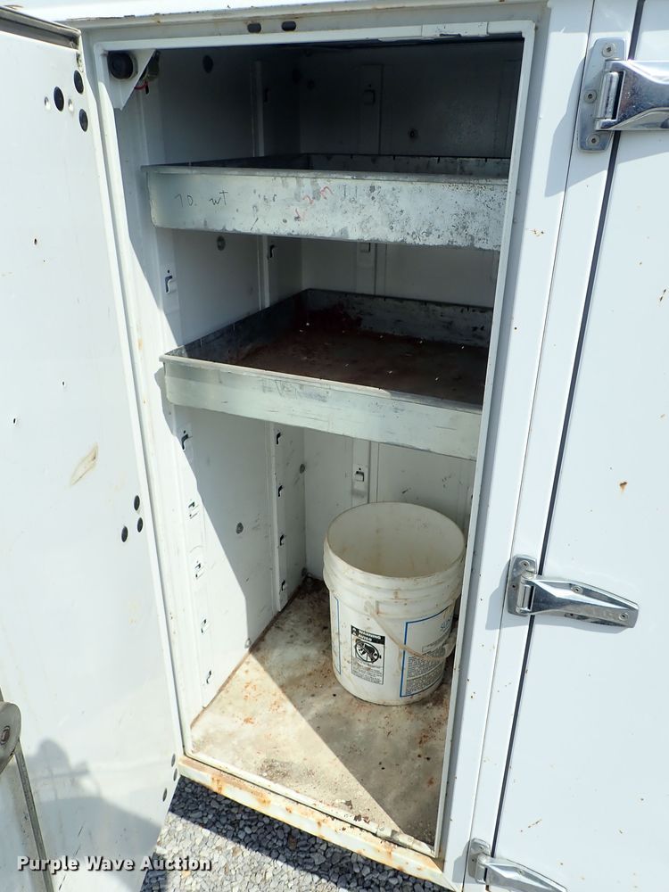 image for item DE0932 1994 GMC TopKick C6500 bucket truck