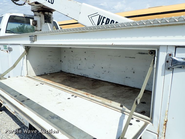 image for item DE0932 1994 GMC TopKick C6500 bucket truck