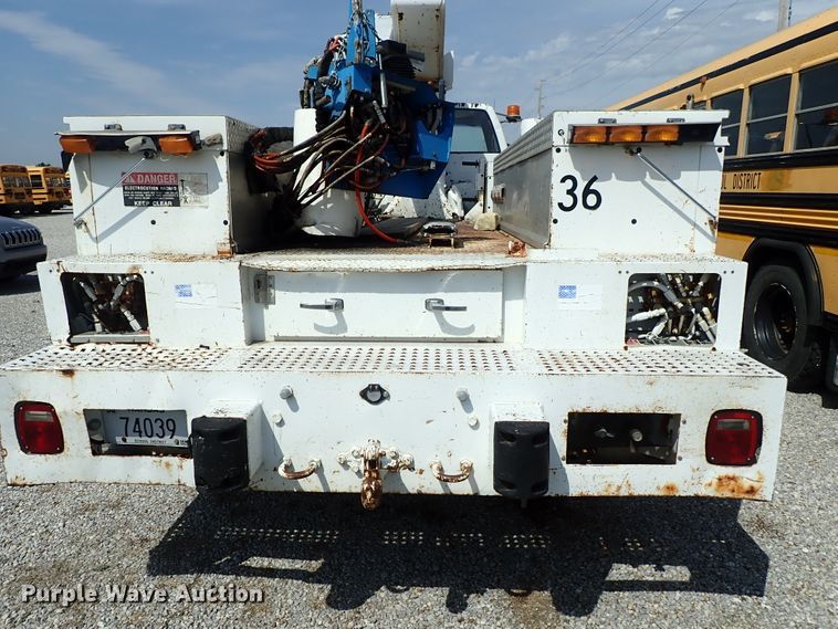 image for item DE0932 1994 GMC TopKick C6500 bucket truck