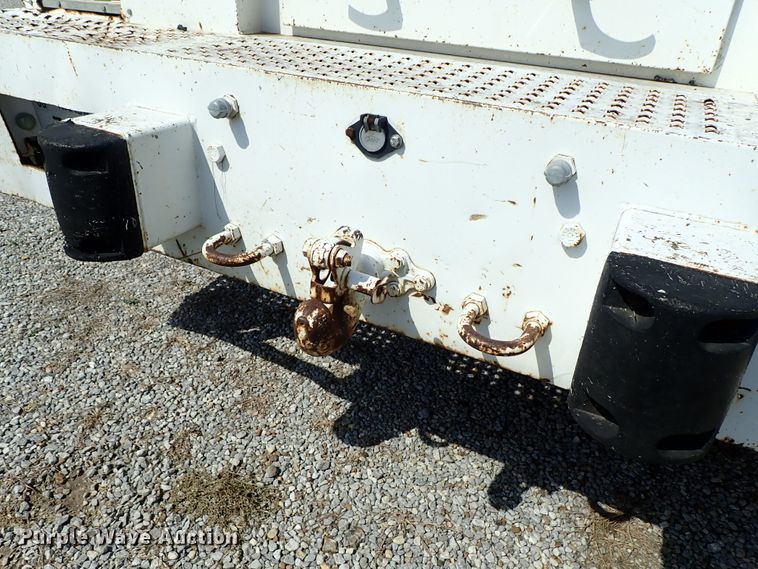 image for item DE0932 1994 GMC TopKick C6500 bucket truck