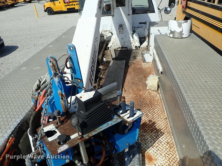 image for item DE0932 1994 GMC TopKick C6500 bucket truck
