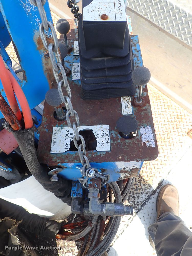 image for item DE0932 1994 GMC TopKick C6500 bucket truck