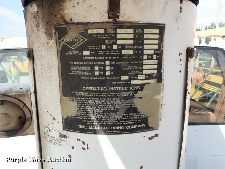 image for item DE0932 1994 GMC TopKick C6500 bucket truck