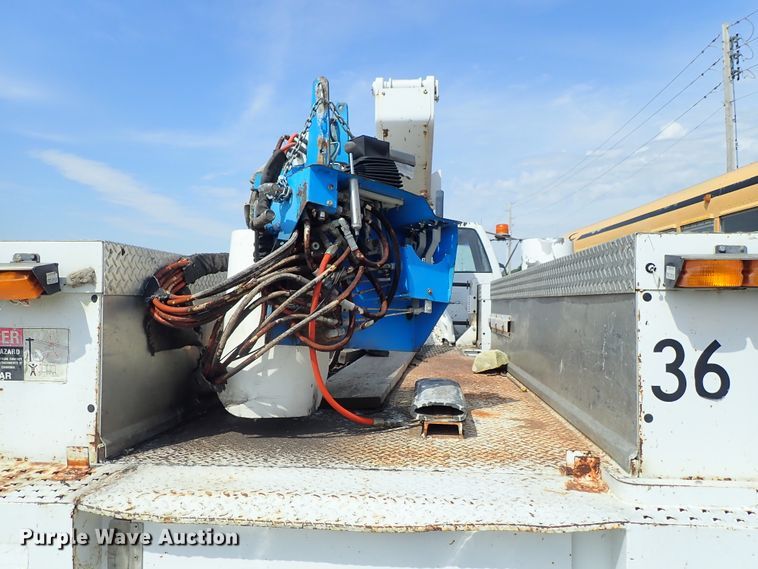 image for item DE0932 1994 GMC TopKick C6500 bucket truck