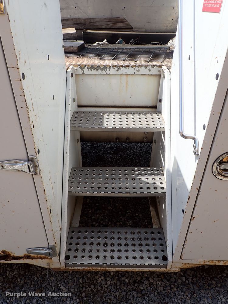 image for item DE0932 1994 GMC TopKick C6500 bucket truck