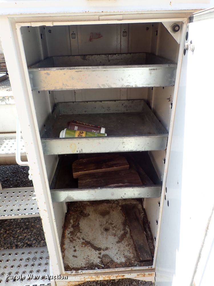 image for item DE0932 1994 GMC TopKick C6500 bucket truck