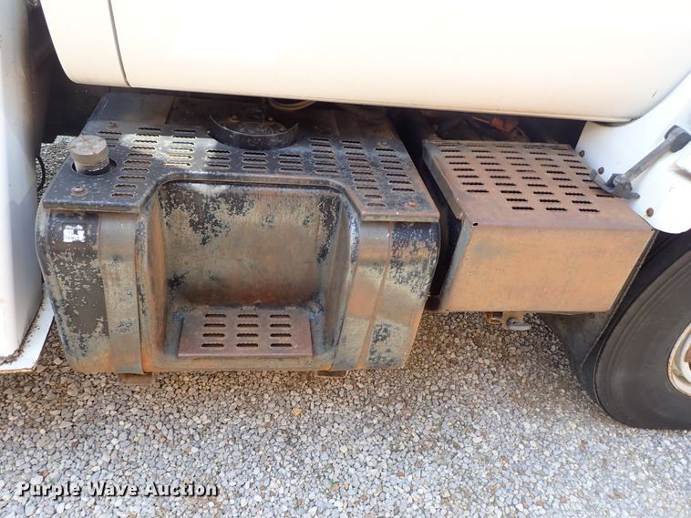 image for item DE0932 1994 GMC TopKick C6500 bucket truck