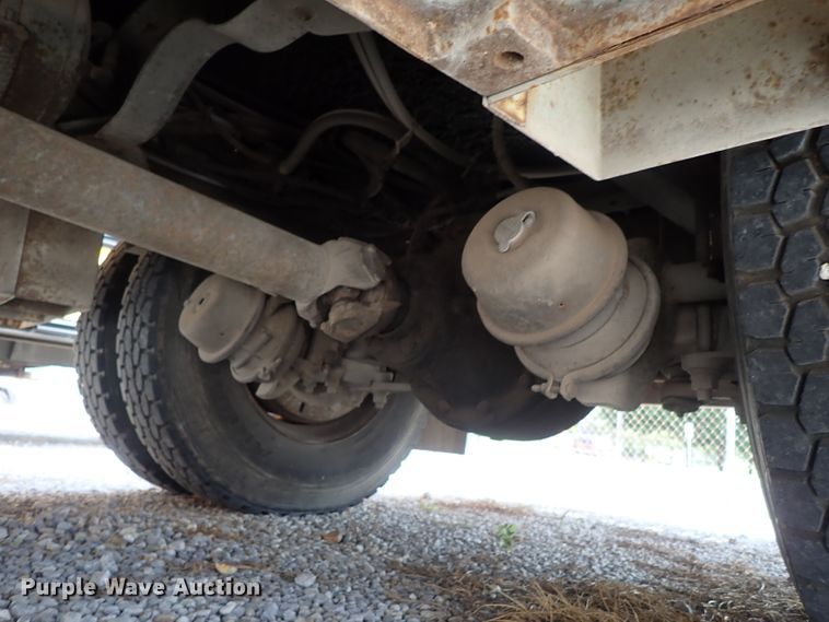 image for item DE0932 1994 GMC TopKick C6500 bucket truck