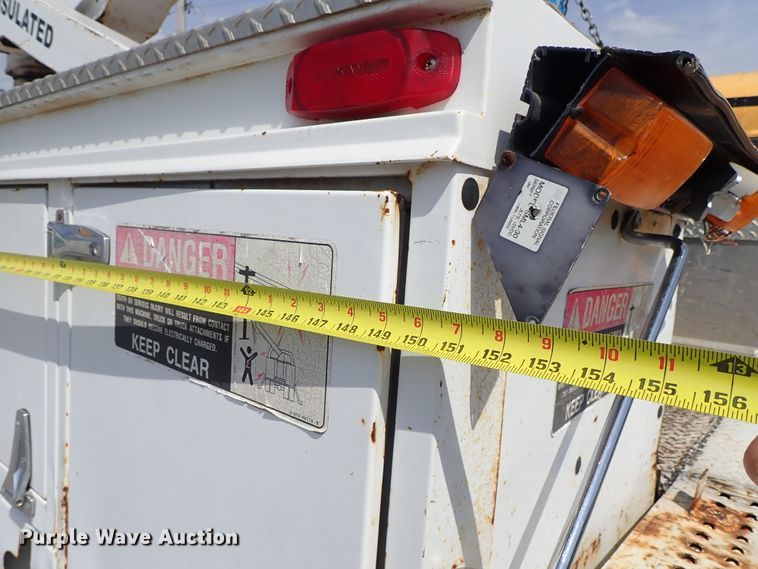 image for item DE0932 1994 GMC TopKick C6500 bucket truck