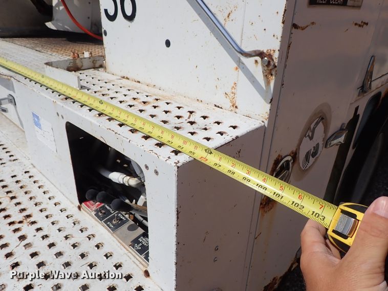 image for item DE0932 1994 GMC TopKick C6500 bucket truck