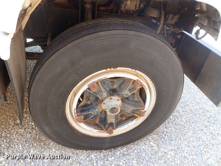 image for item DE0932 1994 GMC TopKick C6500 bucket truck