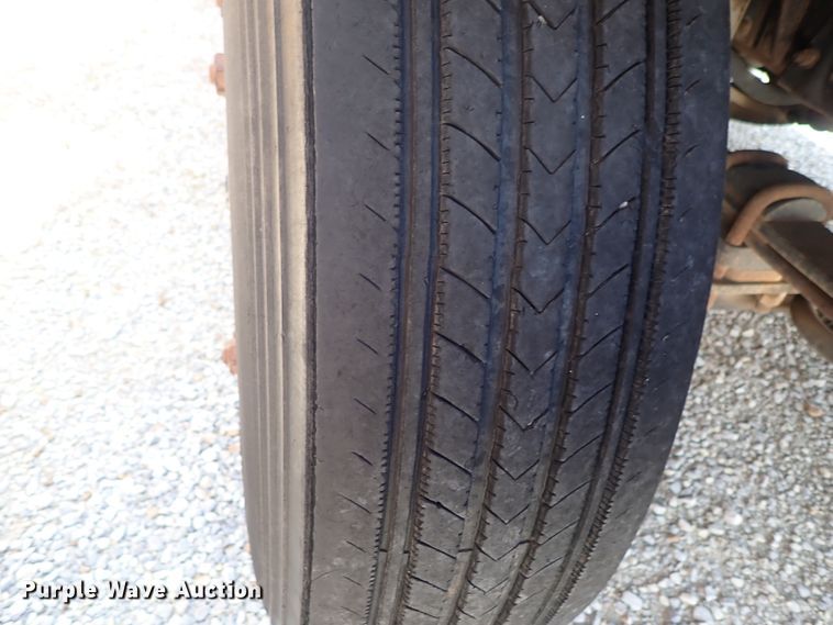 image for item DE0932 1994 GMC TopKick C6500 bucket truck