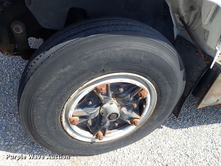 image for item DE0932 1994 GMC TopKick C6500 bucket truck