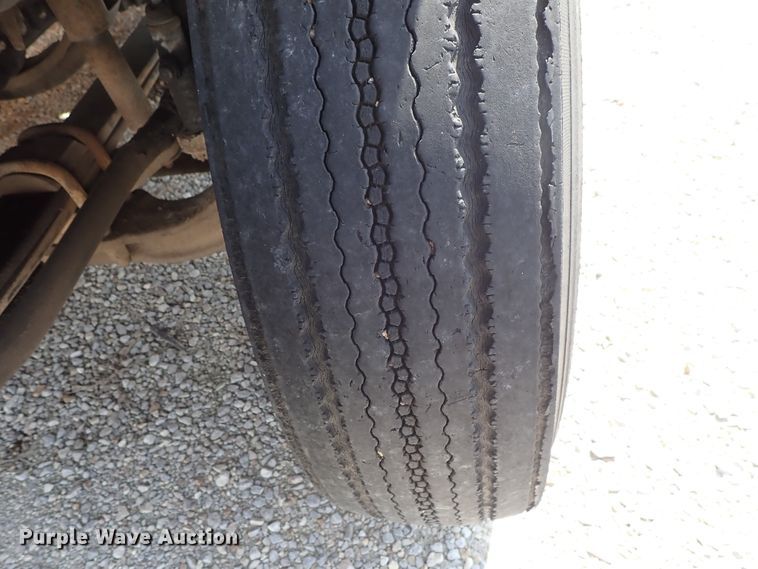 image for item DE0932 1994 GMC TopKick C6500 bucket truck