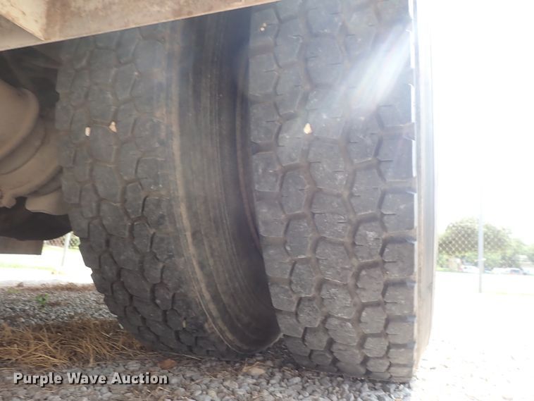 image for item DE0932 1994 GMC TopKick C6500 bucket truck