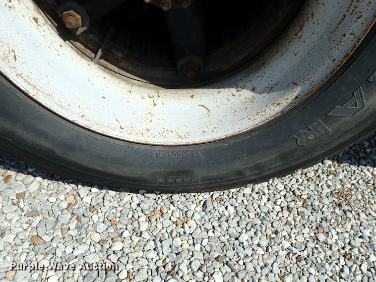 image for item DE0932 1994 GMC TopKick C6500 bucket truck