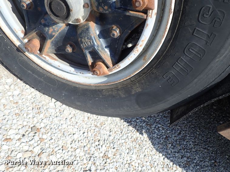 image for item DE0932 1994 GMC TopKick C6500 bucket truck