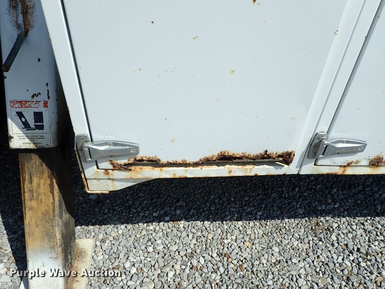 image for item DE0932 1994 GMC TopKick C6500 bucket truck