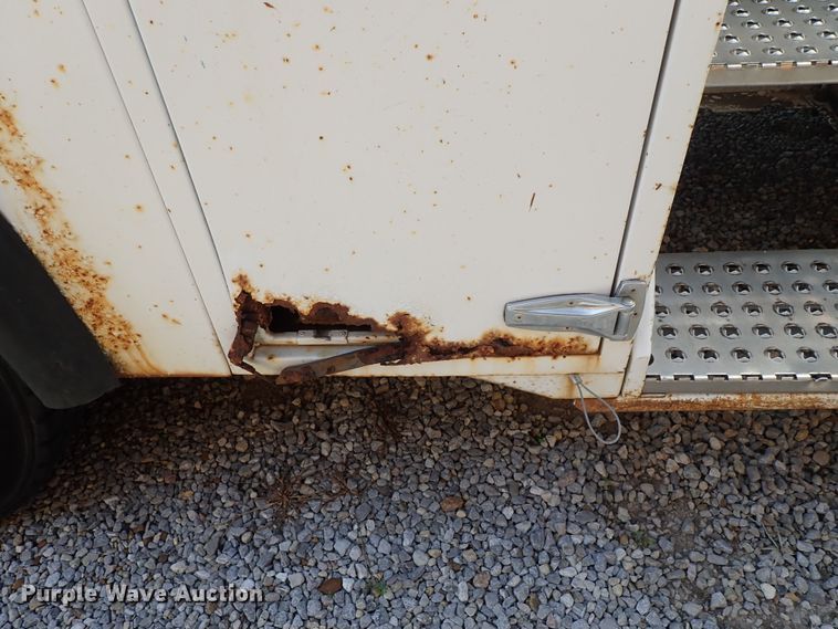 image for item DE0932 1994 GMC TopKick C6500 bucket truck