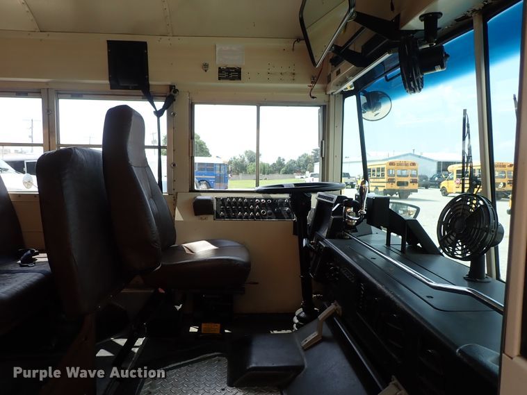 image for item DE0933 1995 Blue Bird TC2000 school bus