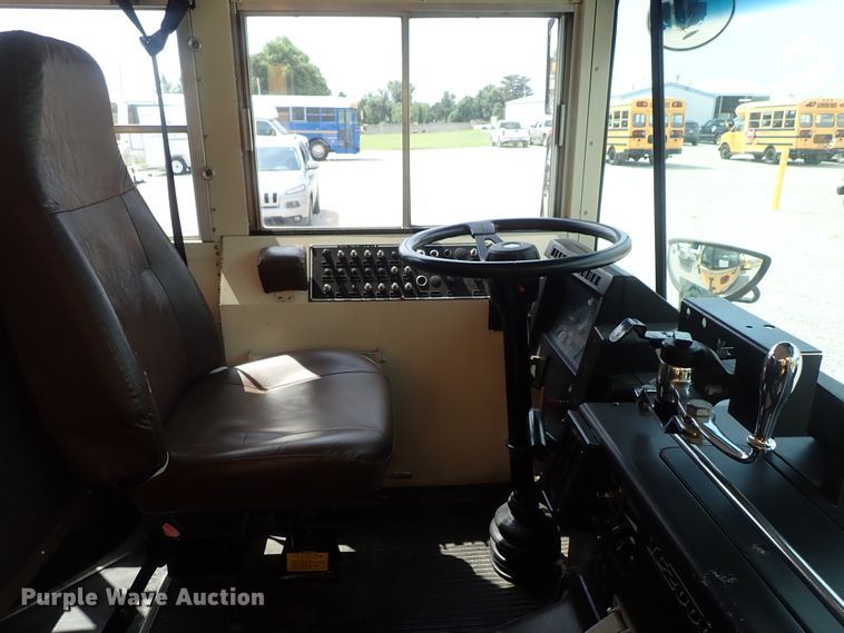 image for item DE0933 1995 Blue Bird TC2000 school bus