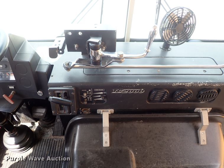 image for item DE0933 1995 Blue Bird TC2000 school bus