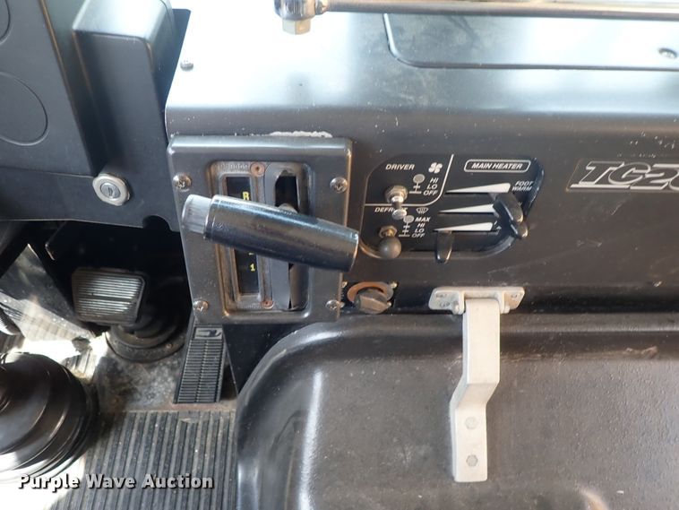 image for item DE0933 1995 Blue Bird TC2000 school bus