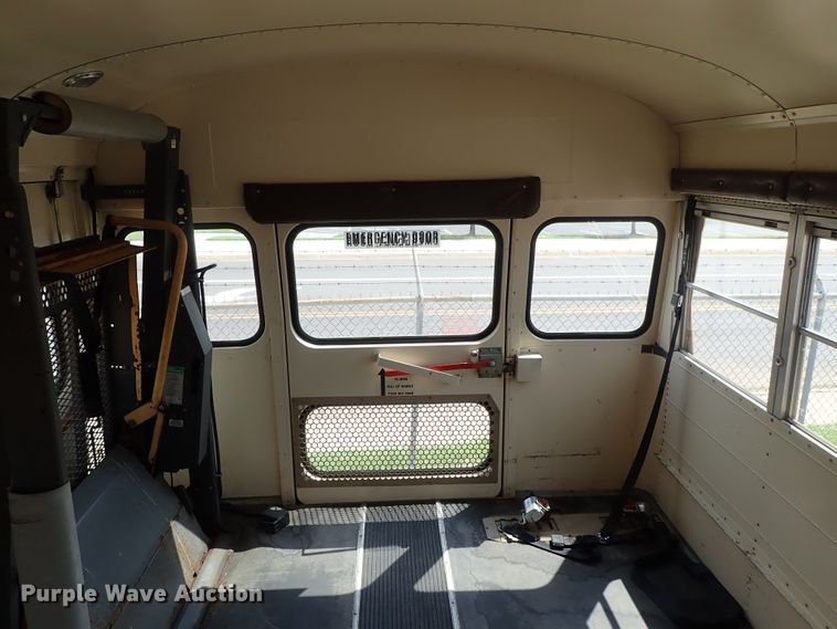 image for item DE0933 1995 Blue Bird TC2000 school bus