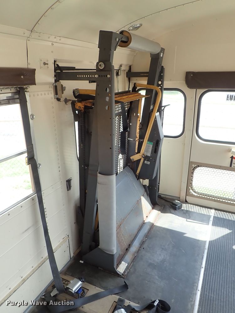 image for item DE0933 1995 Blue Bird TC2000 school bus