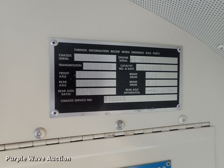 image for item DE0933 1995 Blue Bird TC2000 school bus